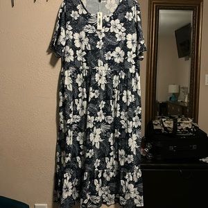 Women's floral XXL dress NWT